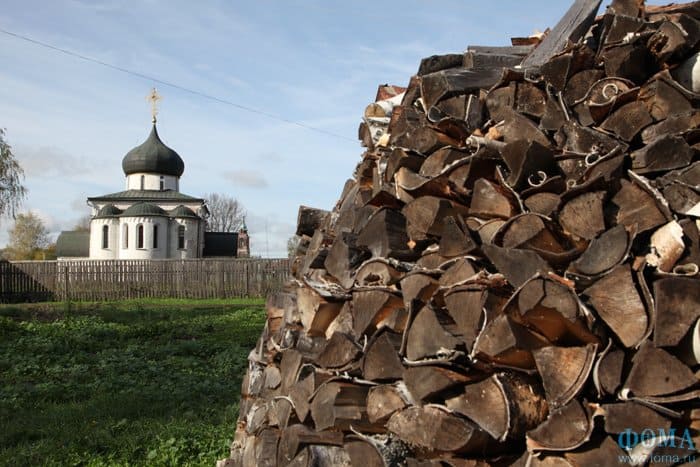 В тени большого города