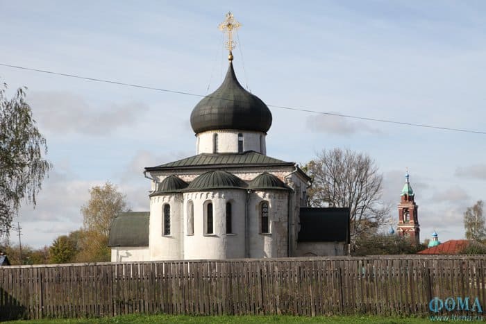 В тени большого города