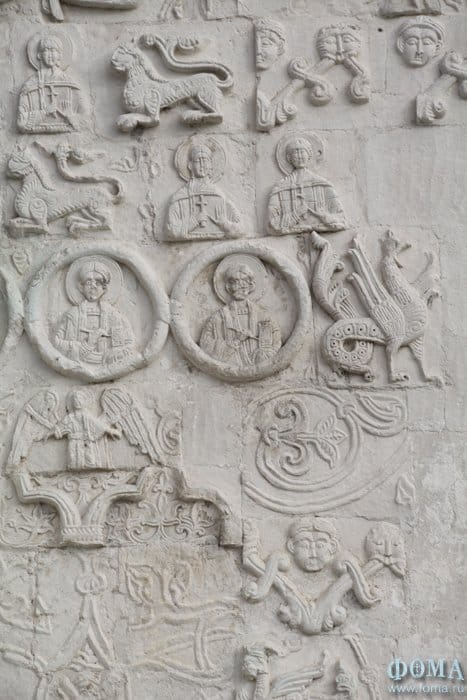 В тени большого города