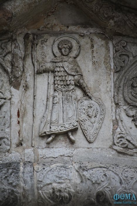 В тени большого города