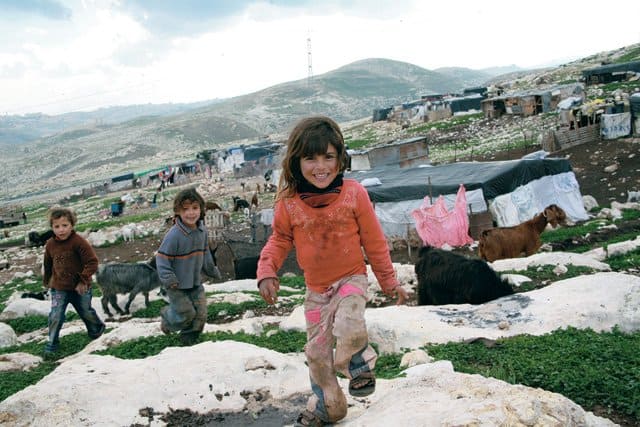 Бедуины — особый народ. В отличие от арабов, они служат в Израильской армии, живут мирно, но к цивилизации не тянутся, предпочитая традиционный уклад своих пустынных поселений. Владимир Ештокин
