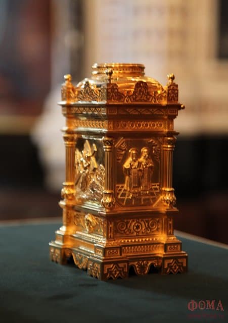 Частица ризы Христа и голгофский гвоздь