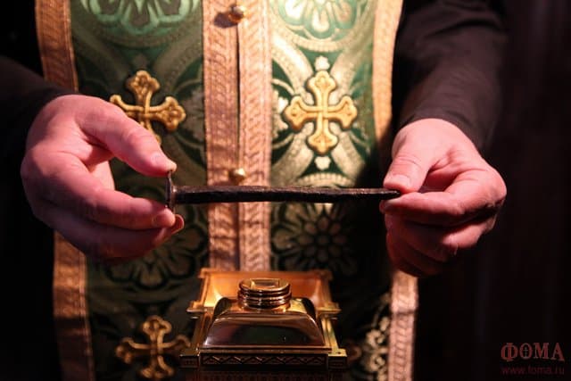 Частица ризы Христа и голгофский гвоздь