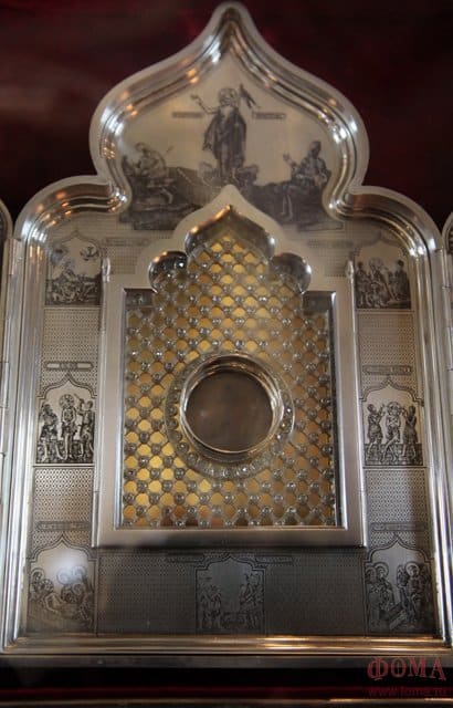 Частица ризы Христа и голгофский гвоздь