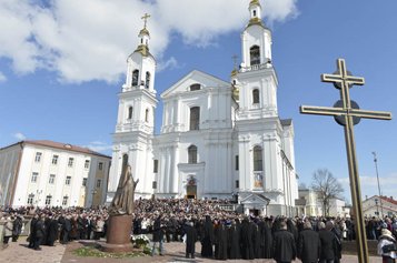 В Витебске состоялось освящение памятника патриарху Алексию II