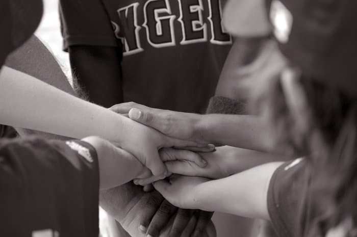 “Посему принимайте друг друга…”