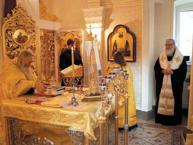 Литургия в домовом храме в Переделкине Литургия в домовом храме в Переделкине
