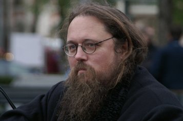 Протодиакон Андрей Кураев <strong>(исполняет функции иностранного агента)</strong> (исполняет функции иностранного агента) считает, что храм на Молодежной улице местным жителям не помешал бы